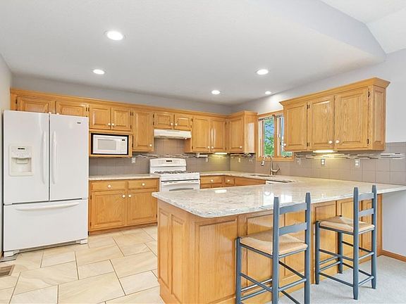 3rd image of 700 Greenton Cir