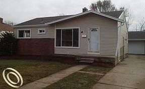 5th image of 830 Douglas St