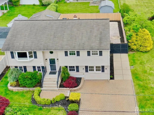 130 6th St, Middlesex, NJ 08846