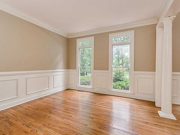 4th image of 305 Mossycup Oak Ct