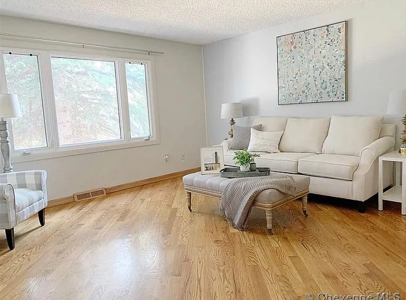 6404 Kevin Ave — Photo 2