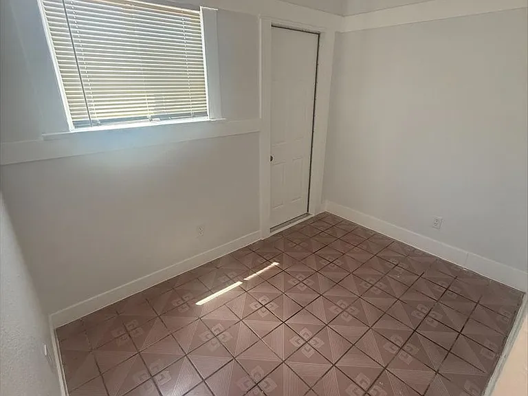 1210 Hoffman Ave — Photo 8
