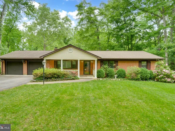 18310 Candice Dr, Triangle, VA 22172