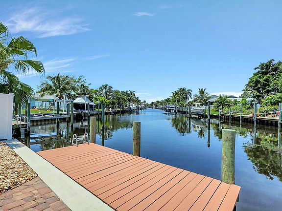 3rd image of 490 SW Beachway Avenue