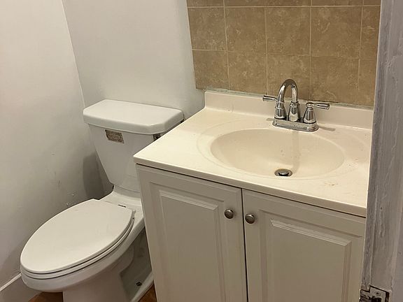 5th image of 2343 W Glenlake Ave #1