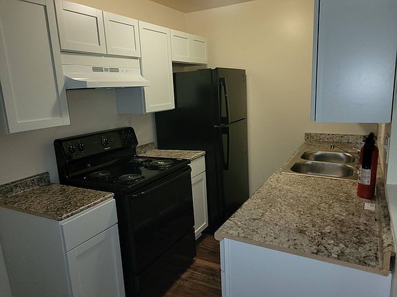3rd image of 3850 Washington Ave #15