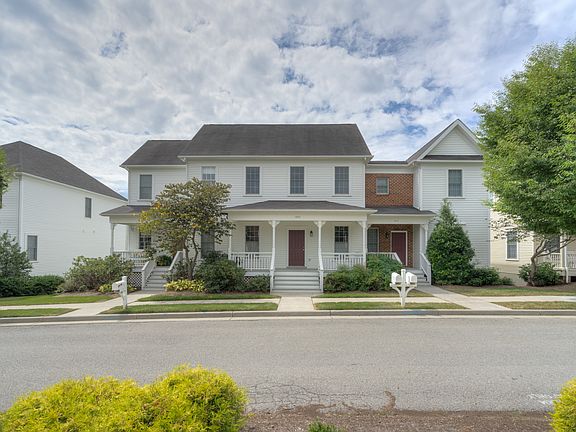 2nd image of 1607 Honeysuckle Dr