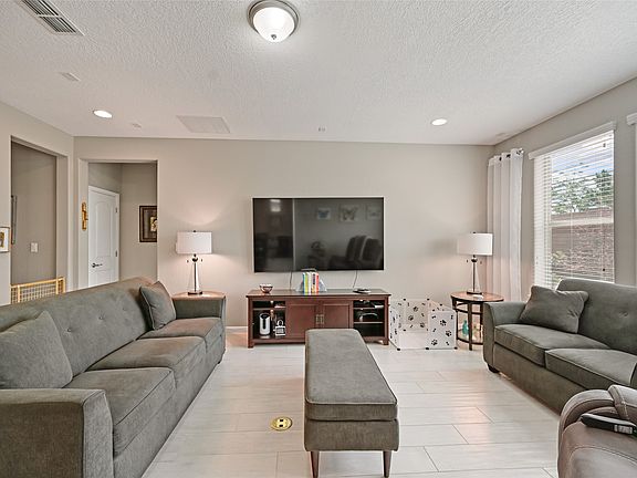 2nd image of 4730 Viento Del Norte
