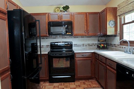 2nd image of 8779 Knollwood Dr