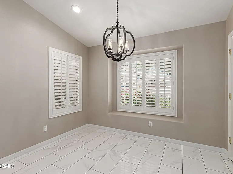 16523 W Saguaro Ln — Photo 5