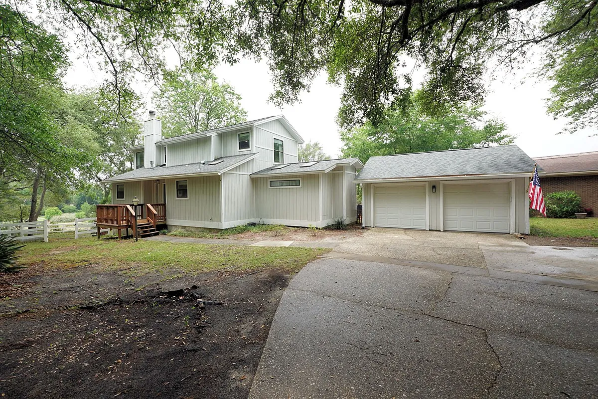 Building Photo - 317 Jamaica Way