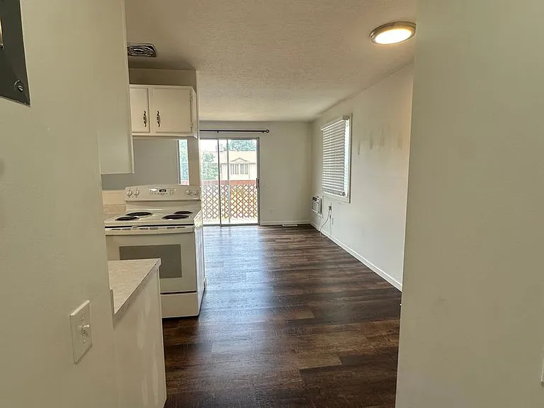 745 E Lazon Dr — Photo 3