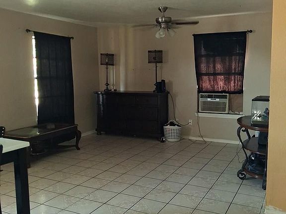 2nd image of 934 Toronja Ave