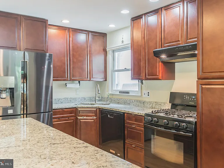 7011 Hadlow Dr — Photo 14