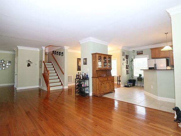 5th image of 418 Eagles Harbor Dr