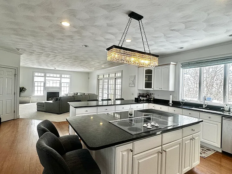 9 Leeward Ln — Photo 2