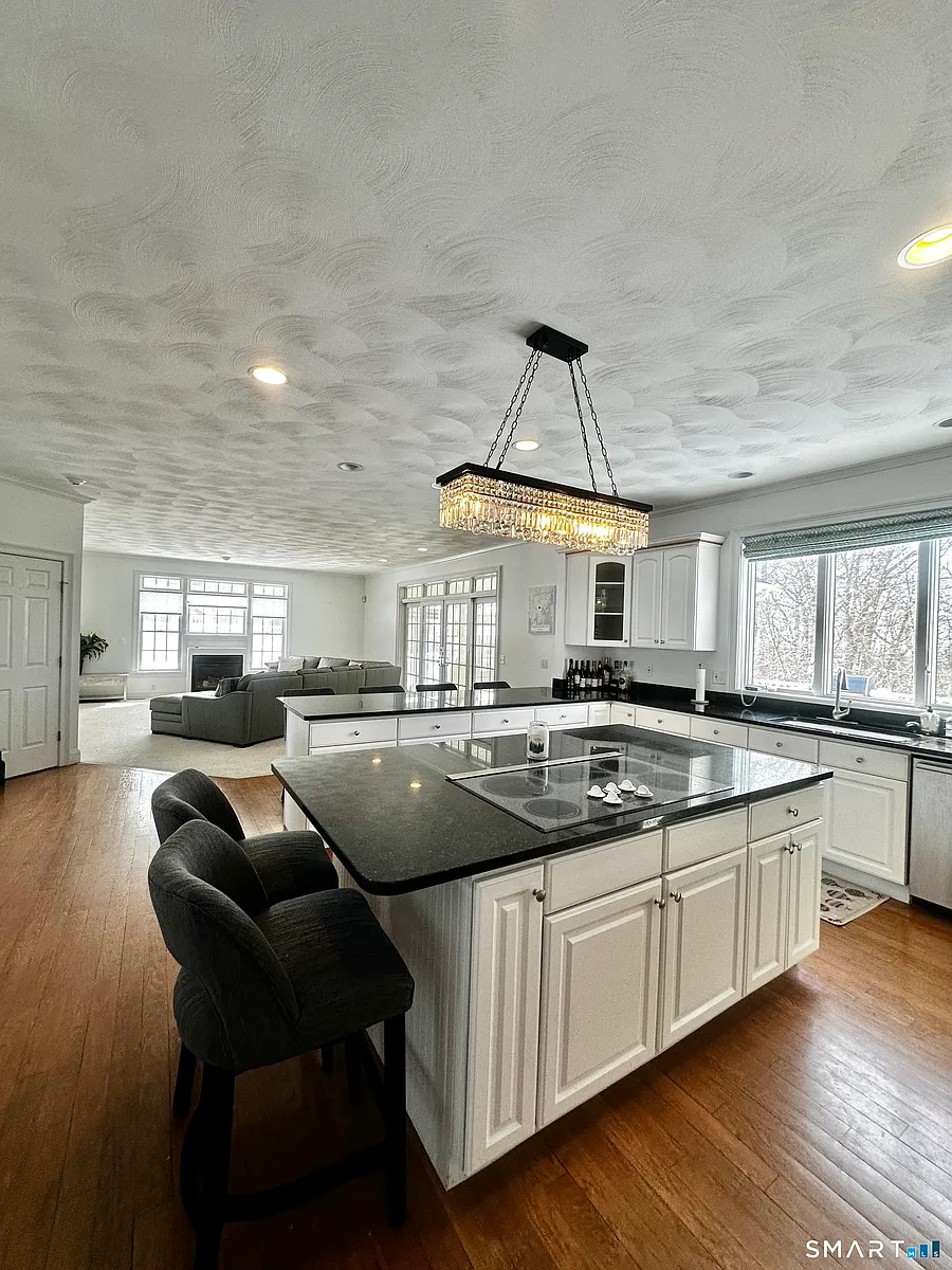 Building Photo - 9 Leeward Ln
