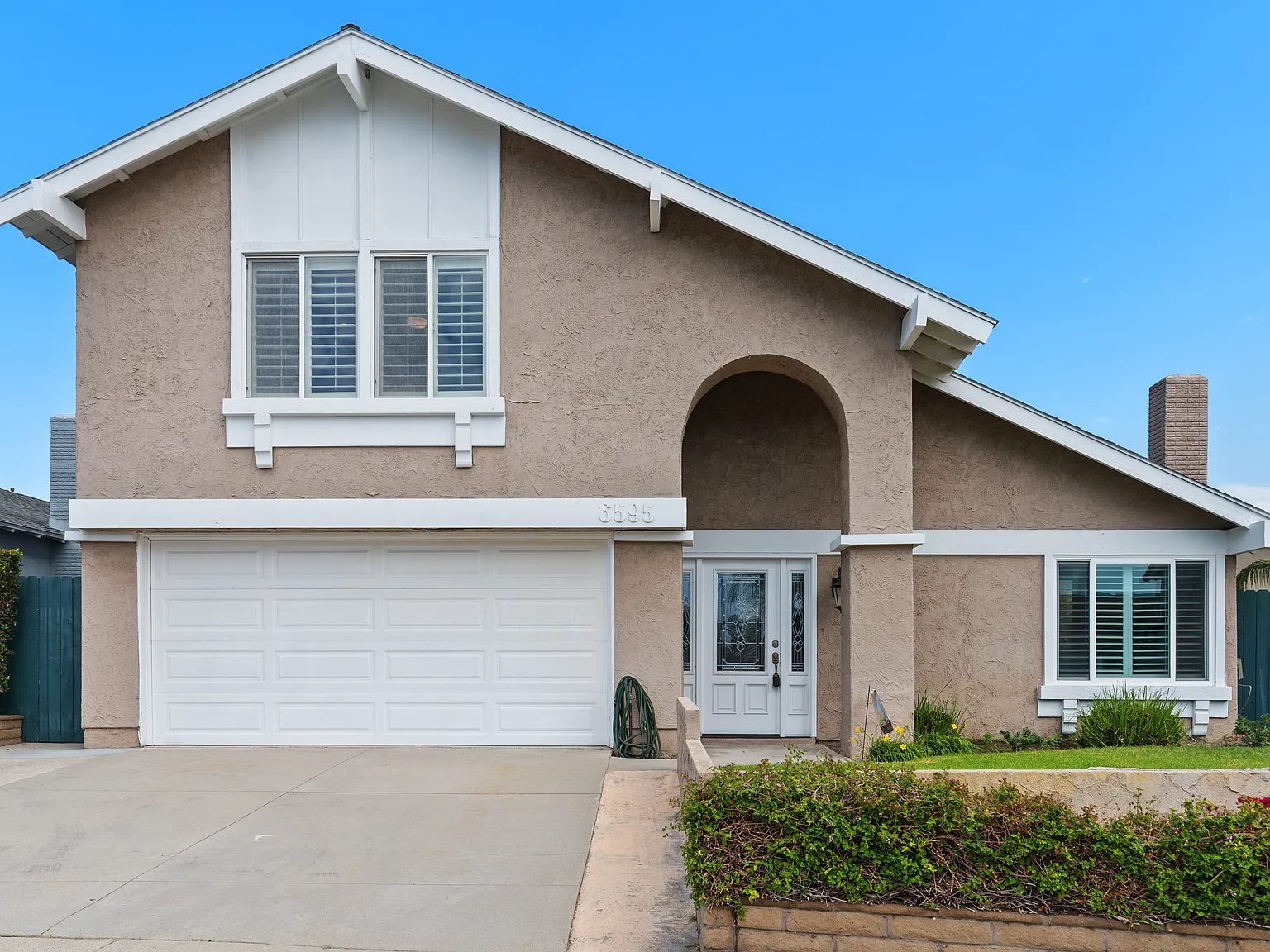 5 bed, 2136 sqft, $5,500 — Photo 2