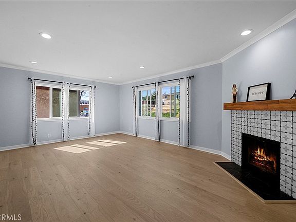 4th image of 441 W 2nd St