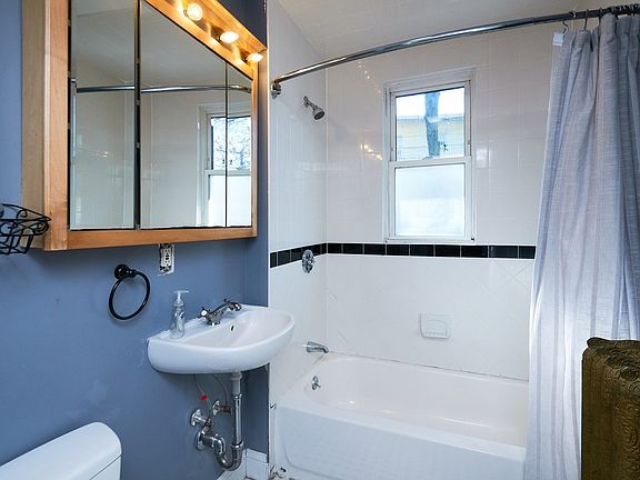 4th image of 17 Mount Ida Rd Floor 1