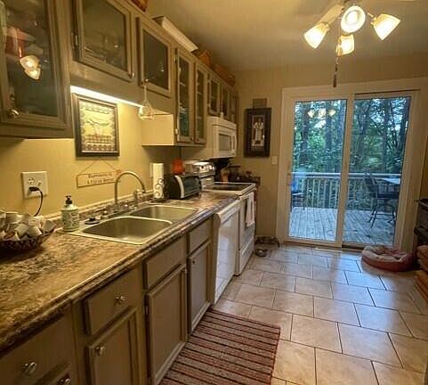 2nd image of 1445 Abbey Cir