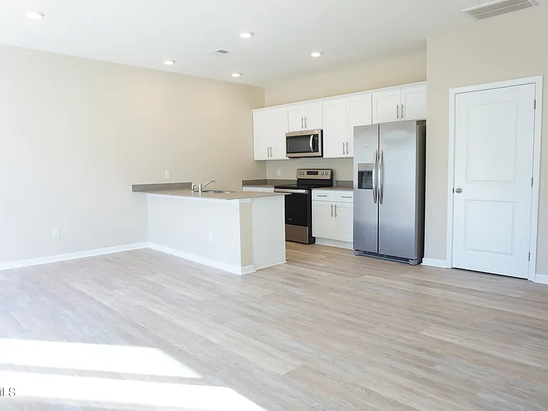 1023 Saylors Pl — Photo 5
