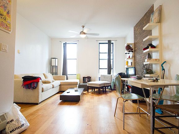 3rd image of 208 Evergreen Ave APT 2R
