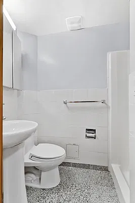 Rented by R New York | media 9