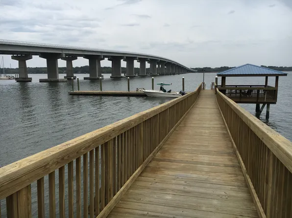14 Riverwind Dr, Port Royal, SC 29935