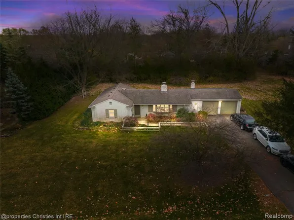 16219 Elizabeth St, Beverly Hills, MI 48025