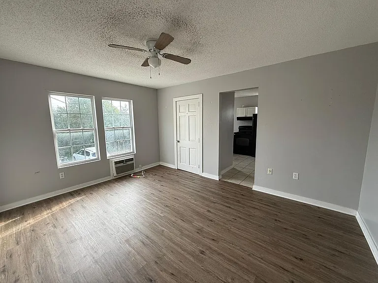 425 W Tennessee St — Photo 4