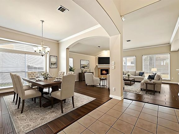 4th image of 1102 Canyon Maple Rd