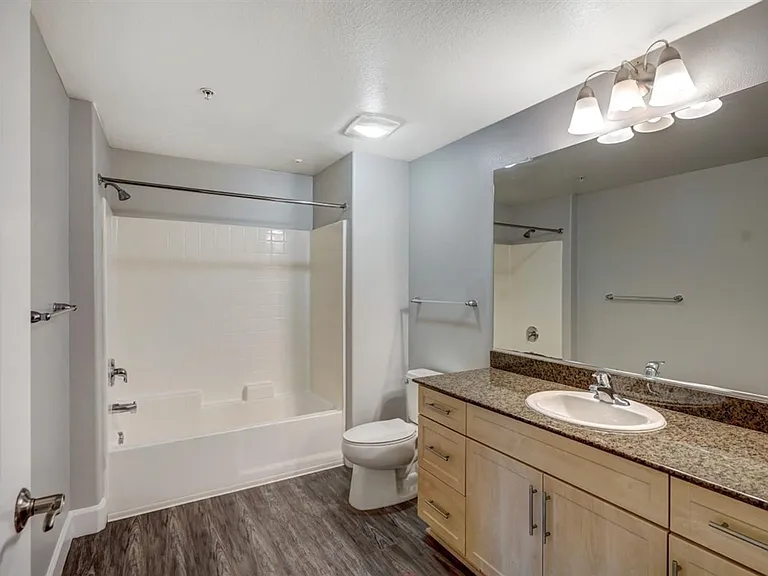 Stadium House Apartments — Photo 45
