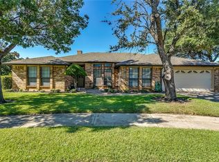 2705 Arbor Ct, Bedford, TX 76021