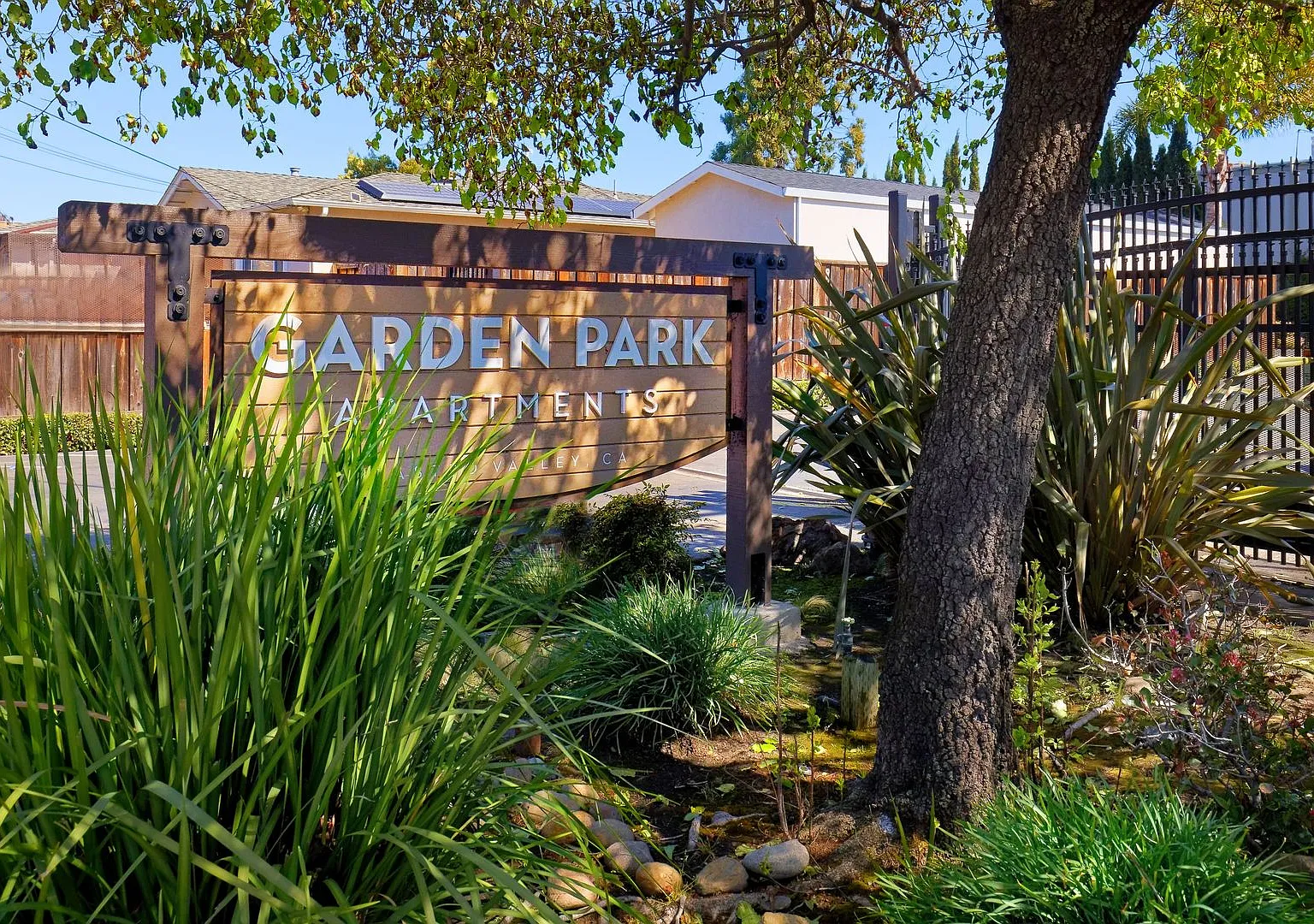 Garden Park Apartments — Photo 2