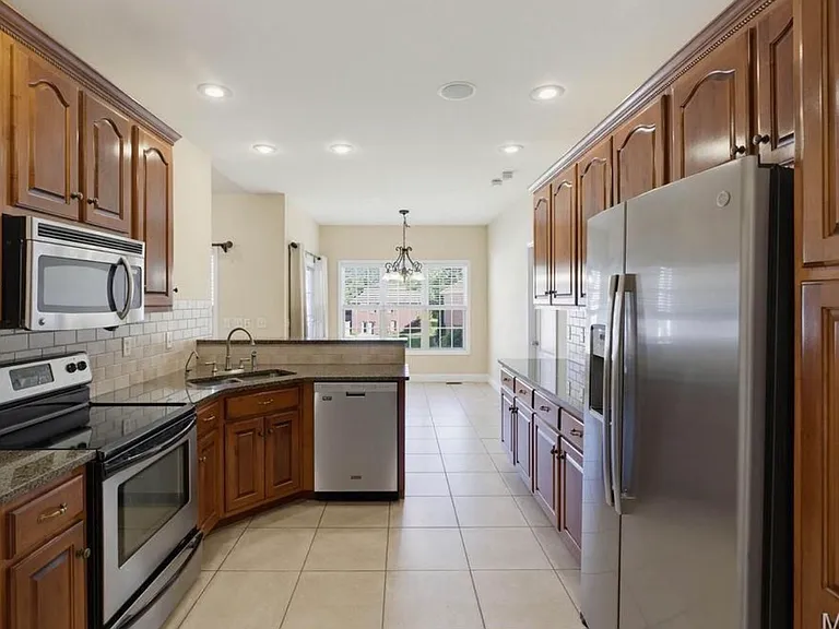 1835 Evondale Dr — Photo 25