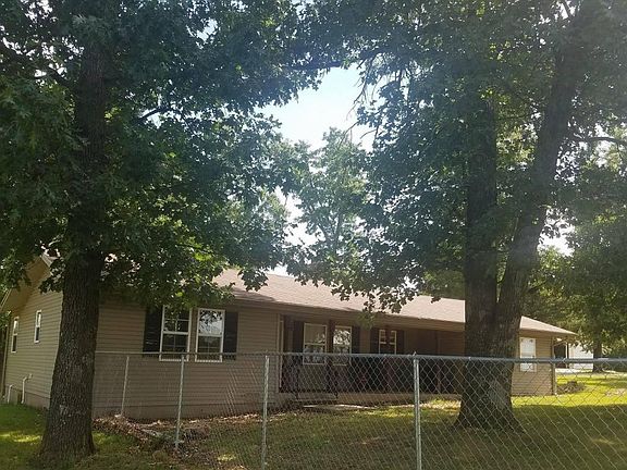 3rd image of 3735 Dakota Ln