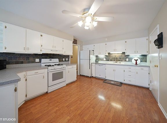 3rd image of 109 April Ln