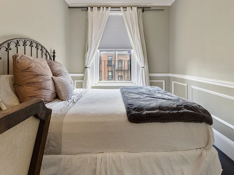 230 Marlborough St #4 — Photo 16