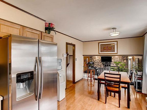 Spacious Eat in Kitchen