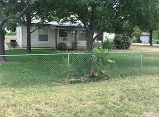 1020 E Jefferson Ave, Whitney, TX 76692