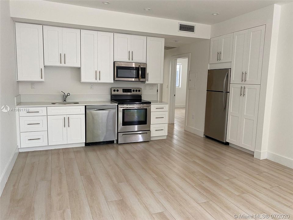 1st image of 942 N Michigan Ave #5