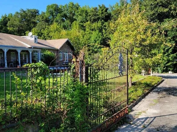 435 Johnson Ferry Rd NW, Sandy Springs, GA 30328