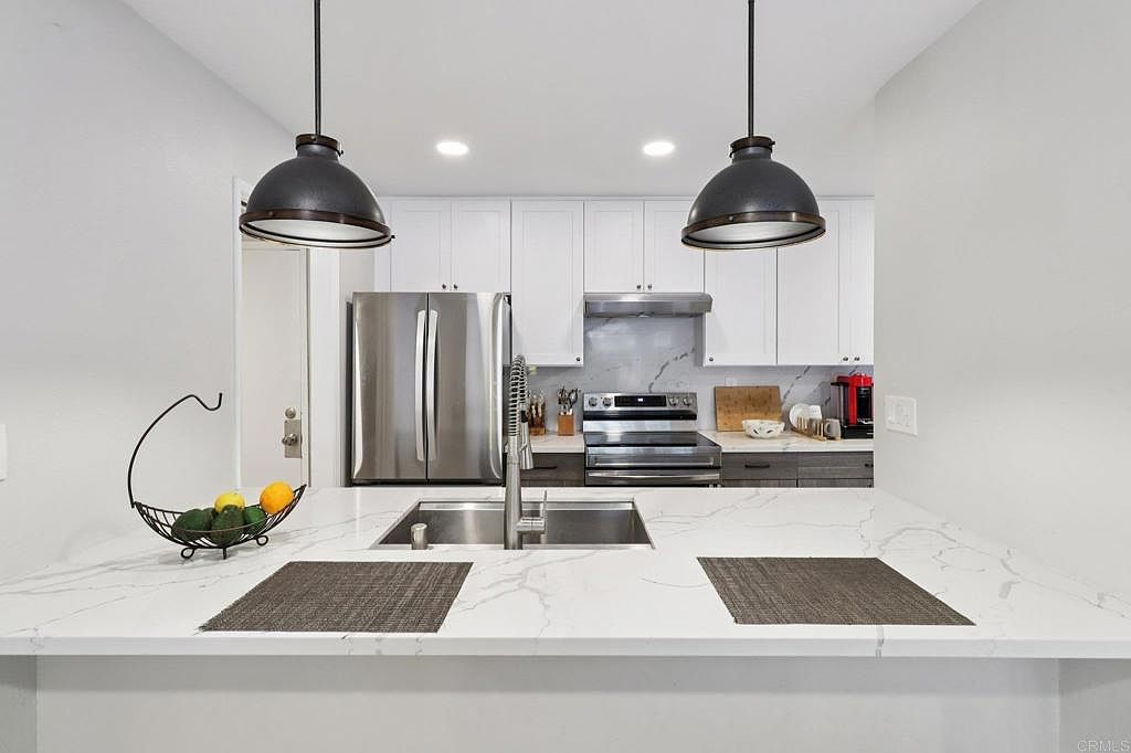 2348 La Costa Ave UNIT 202