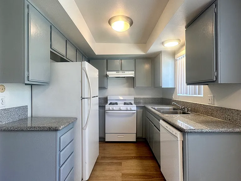 824 E Windsor Rd #11 — Photo 3