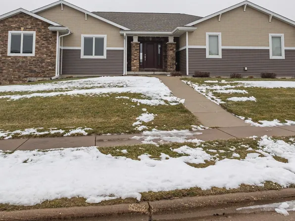 1560 Cornerstone Cir, Platteville, WI 53818