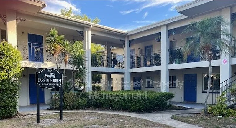 2 bed, 1.0 bath, $1,045 — Photo 2