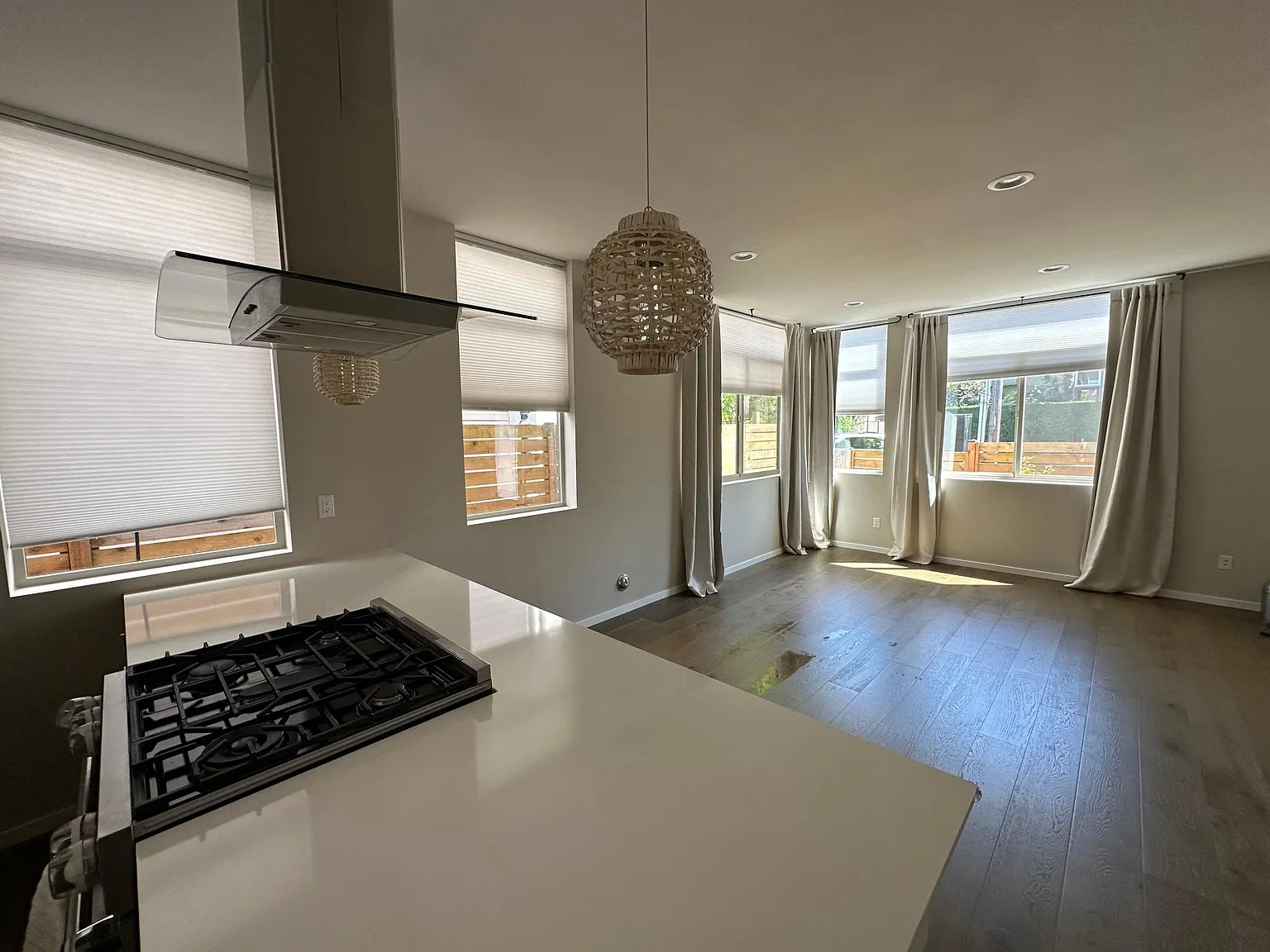 3 bed, 2.5 bath, 1590 sqft, $3,900 — Photo 3