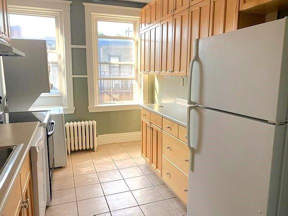 4th image of 8 Kinross Rd APT 9