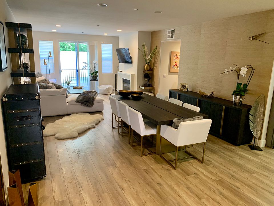 1st image of 10878 Bloomfield St #104